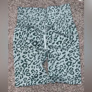 SHEIN Green Cheetah Print High Waisted Scrunch-Butt Biker Shorts Bodycon M